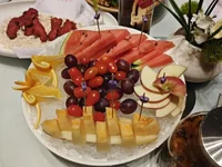 Фруктовая нарезка на ледяной подушке